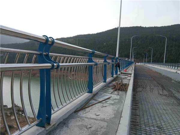 黔东南不锈钢桥梁护栏的特点及其在桥梁安全中的重要作用