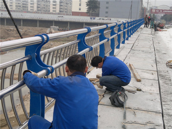 黔东南不锈钢河道护栏的特性及其在城市景观中的应用